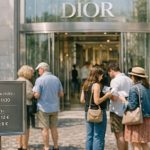 découvrez tout ce qu'il faut savoir pour visiter le musée dior à paris : durée de la visite, prix des billets, horaires d'ouverture et conseils pratiques.