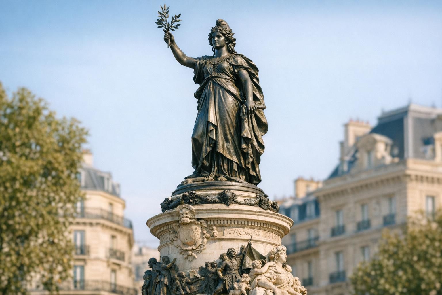 découvrez l'histoire fascinante de la statue de la république à paris et préparez votre visite pour admirer ce symbole emblématique de la république française.